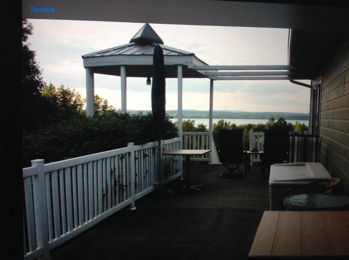 Bed and Breakfast Les Saisons Du Fleuve Lotbiniere Екстер'єр фото