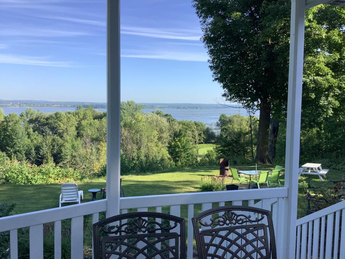 Bed and Breakfast Les Saisons Du Fleuve Lotbiniere Екстер'єр фото