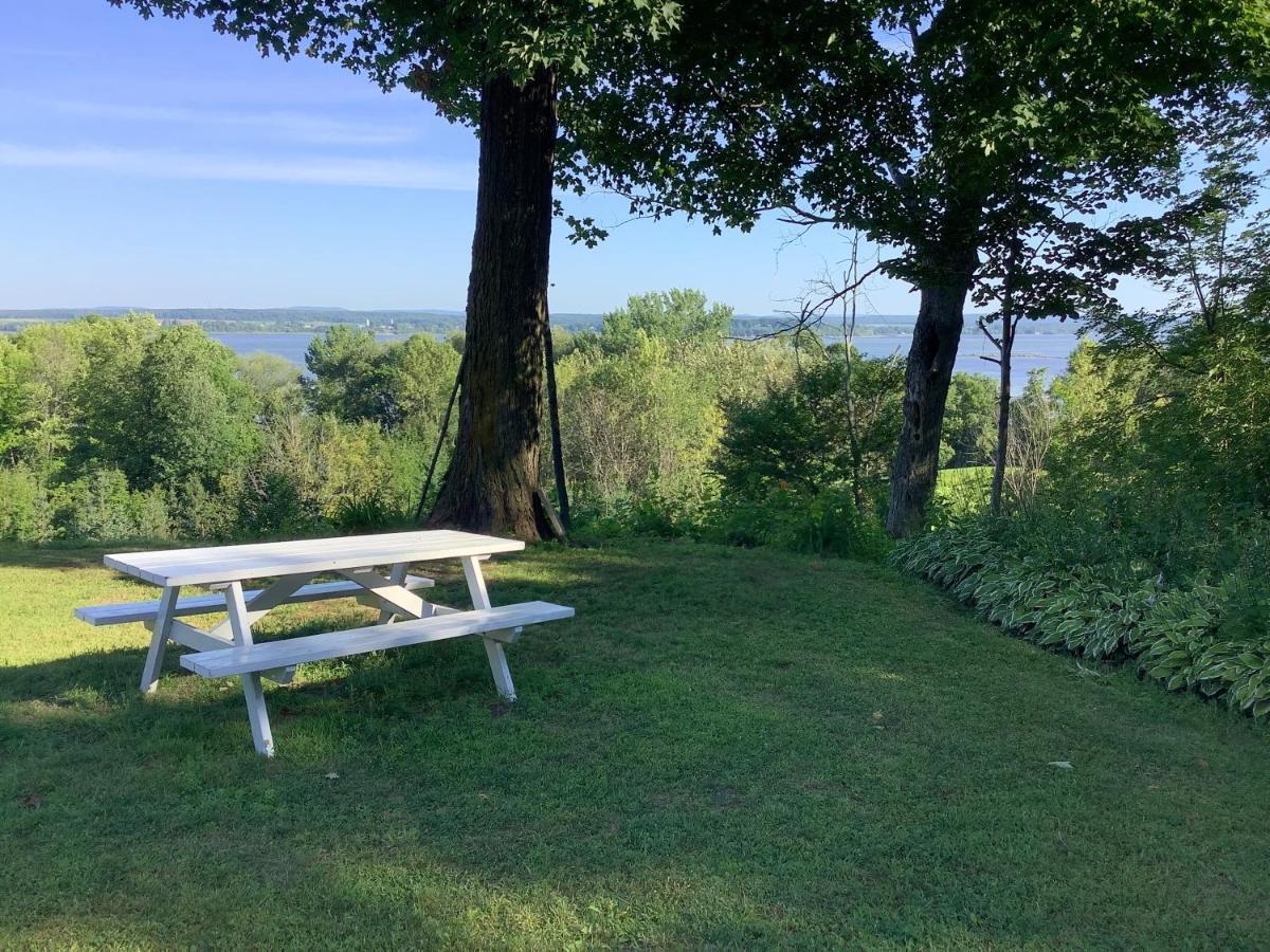 Bed and Breakfast Les Saisons Du Fleuve Lotbiniere Екстер'єр фото