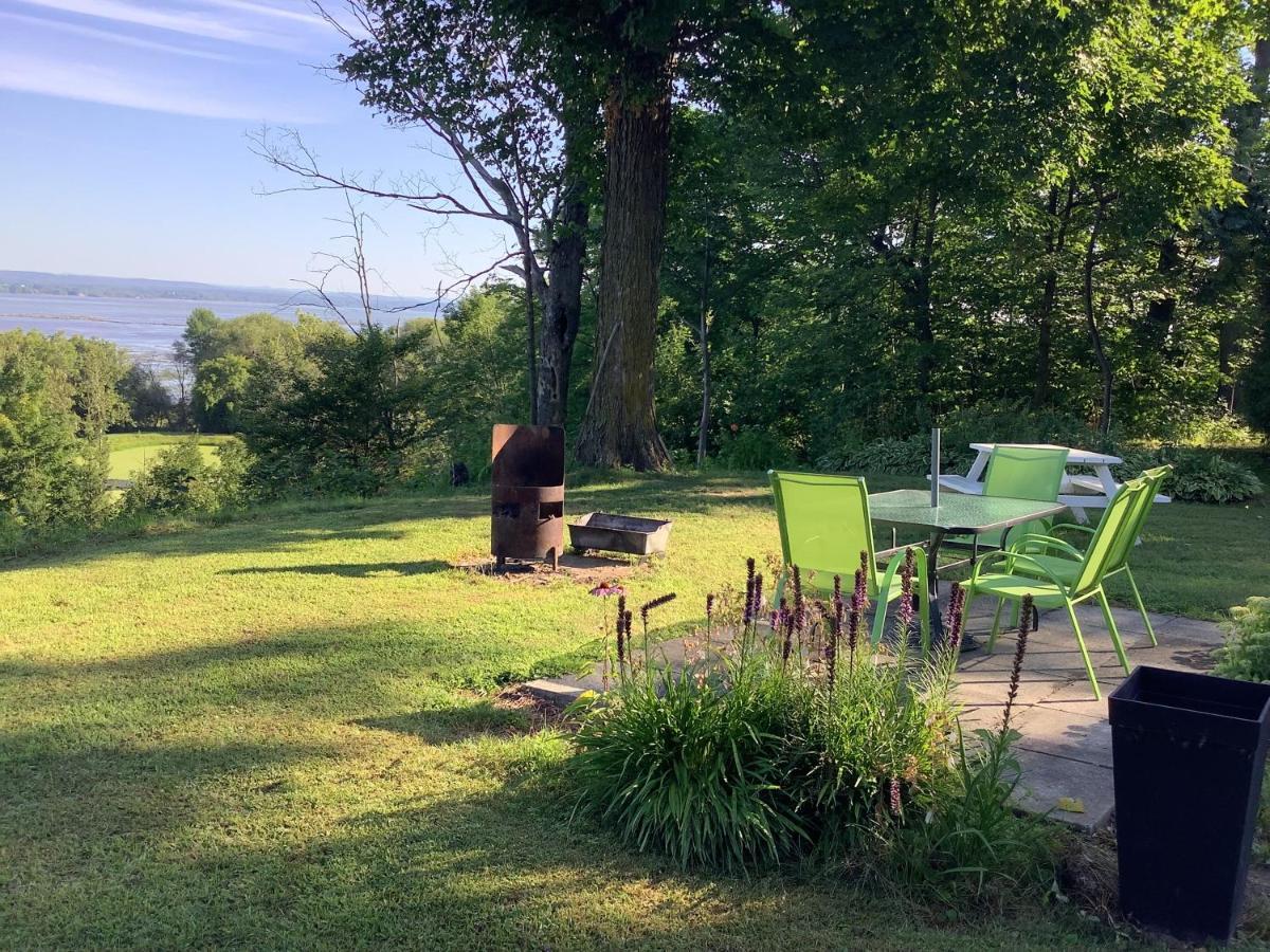 Bed and Breakfast Les Saisons Du Fleuve Lotbiniere Екстер'єр фото