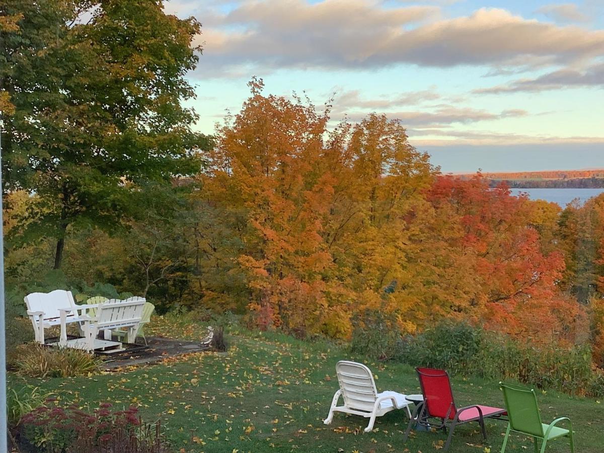Bed and Breakfast Les Saisons Du Fleuve Lotbiniere Екстер'єр фото